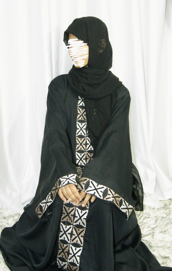 Elegant Closed Abaya with Collar Neck – Perfect for Formal Occasions